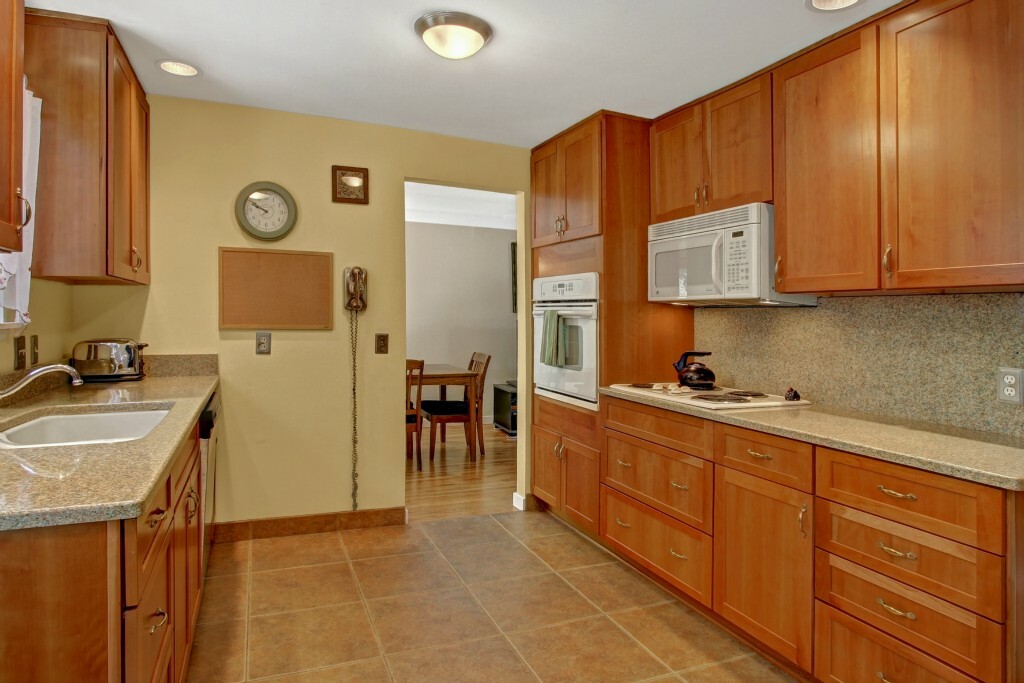 Property Photo: 12119 SE 10th St WA 98005