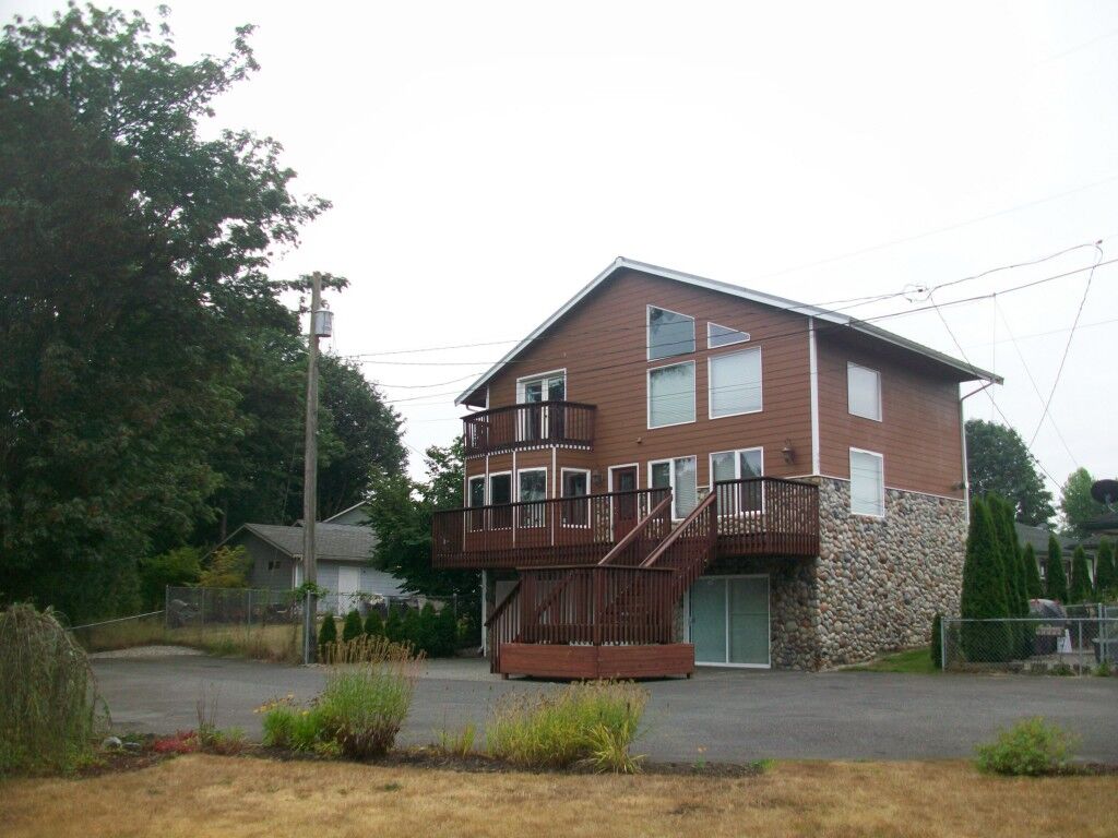 Property Photo:  907 N Broadway St  WA 98223 