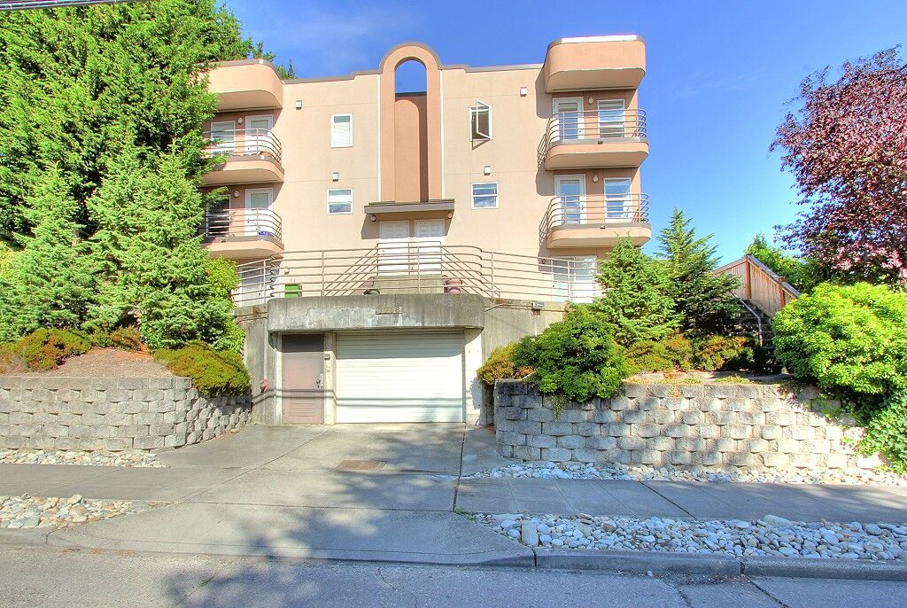 Property Photo:  3216 14th Ave W 208  WA 98119 