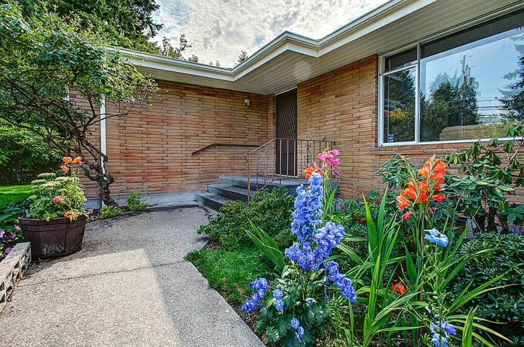 Property Photo:  17521 Fremont Ave N  WA 98133 