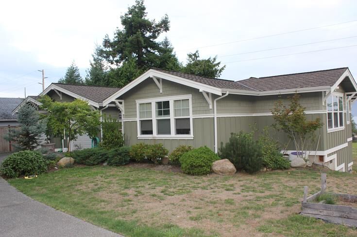 Property Photo: 1320 Dakota Ave WA 98221