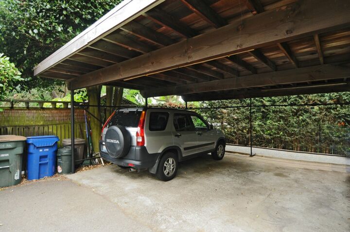 Property Photo:  4128 SW Kenyon St  WA 98136 