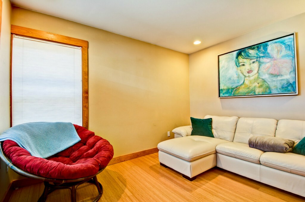 Property Photo: 2111 Waverly Place N 101 WA 98109