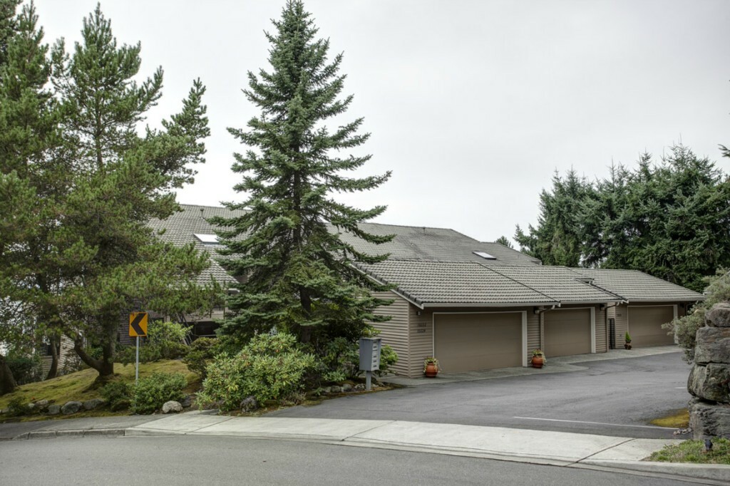 Property Photo:  10226 NE 52nd C  WA 98033 