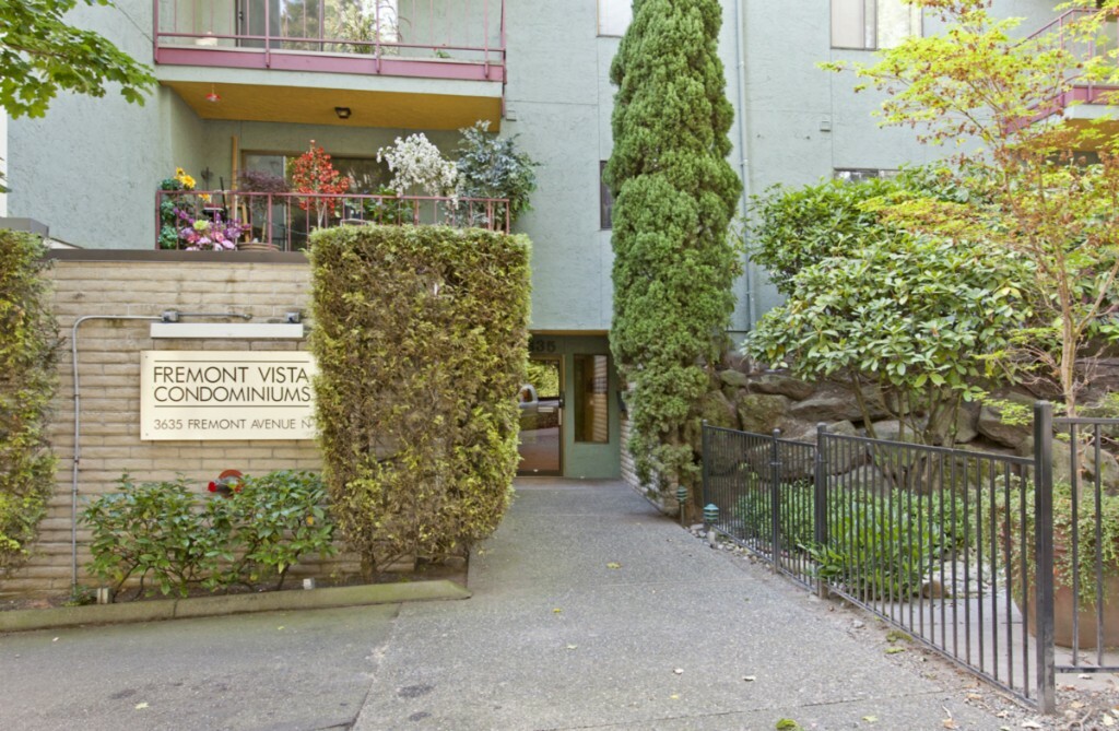 Property Photo: 3635 Fremont Ave N 203 WA 98103