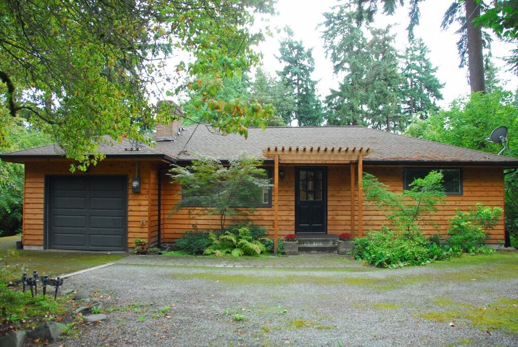 Property Photo:  10425 SE 23rd St  WA 98004 