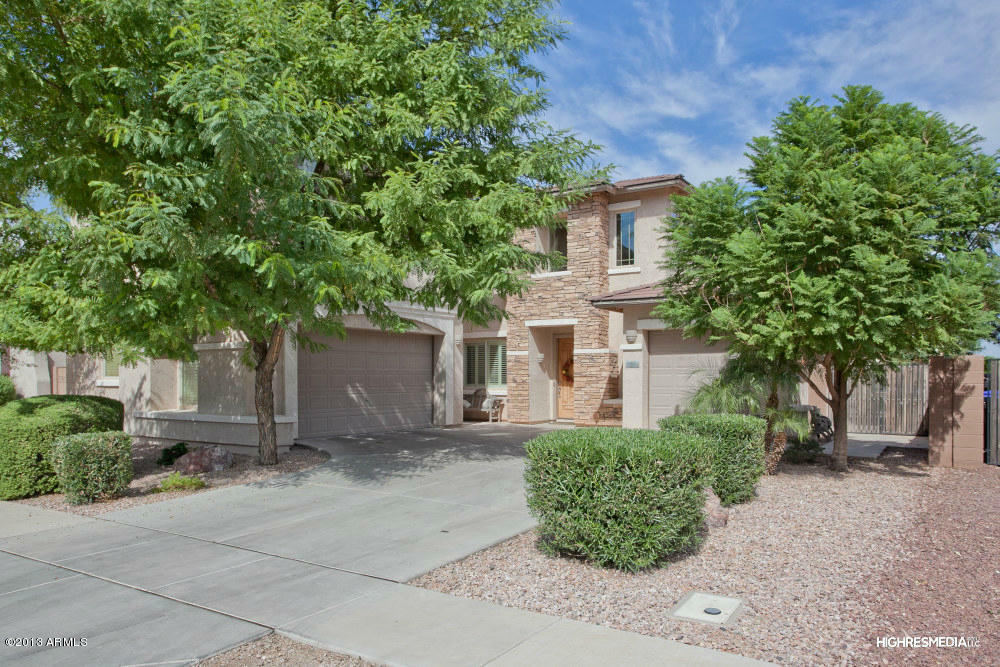 Property Photo:  642 E Torrey Pines Place  AZ 85249 