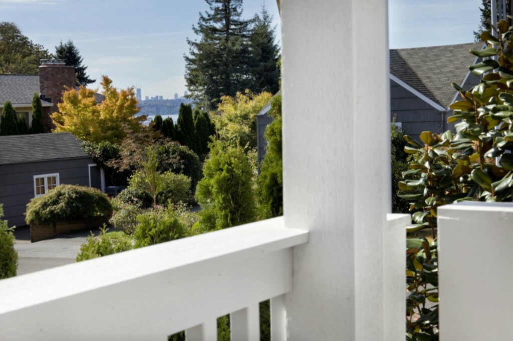 Property Photo:  714 3rd St S  WA 98033 