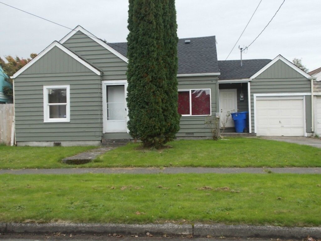 Property Photo: 1202 S 6th Avenue WA 98626