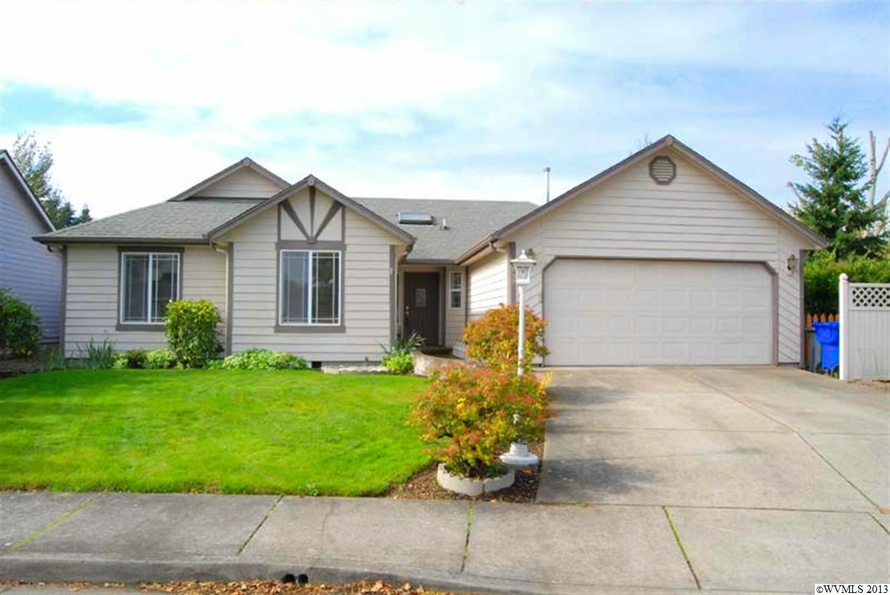 Property Photo:  737  Sphinx Ct NE  OR 97301 