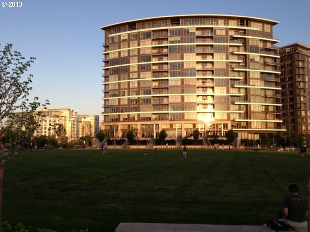 Property Photo:  949 NW Overton St 614  OR 97209 