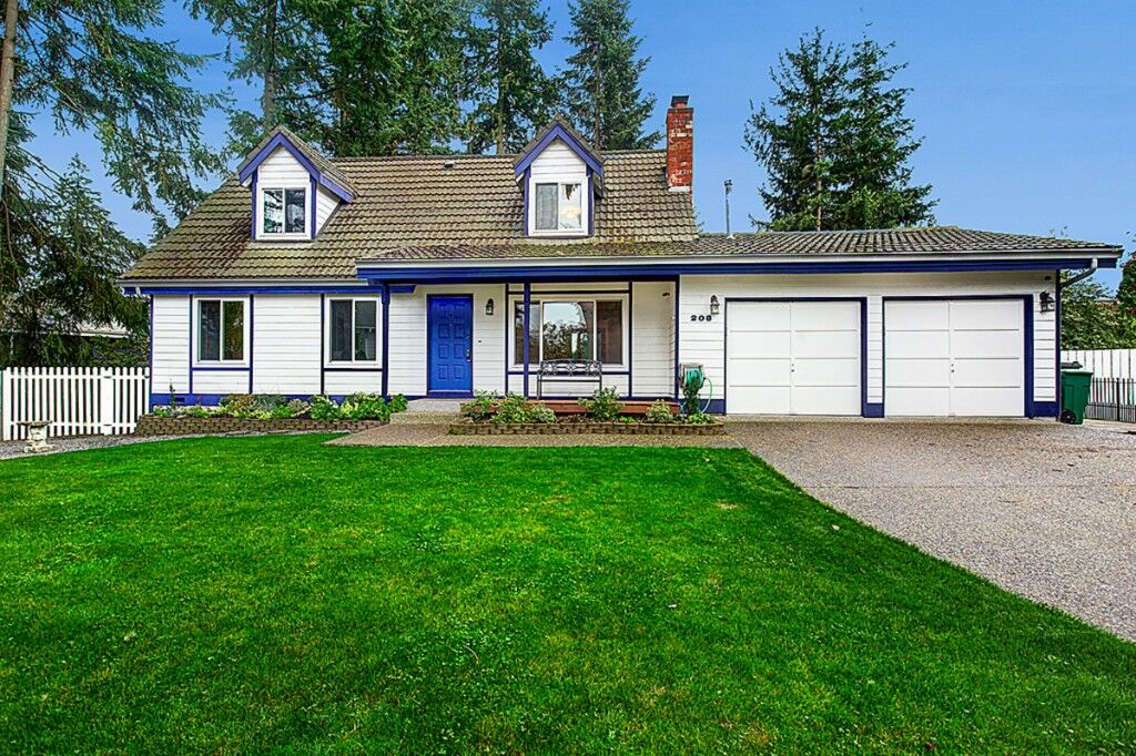 Property Photo:  208 Vashon Ave SE  WA 98059 