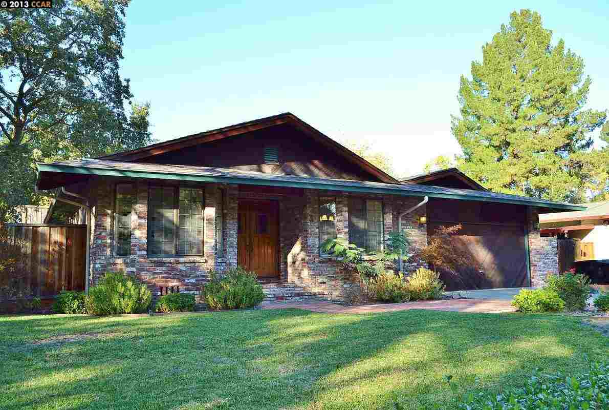 Property Photo: 3 Oakvue Ct CA 94523-3610