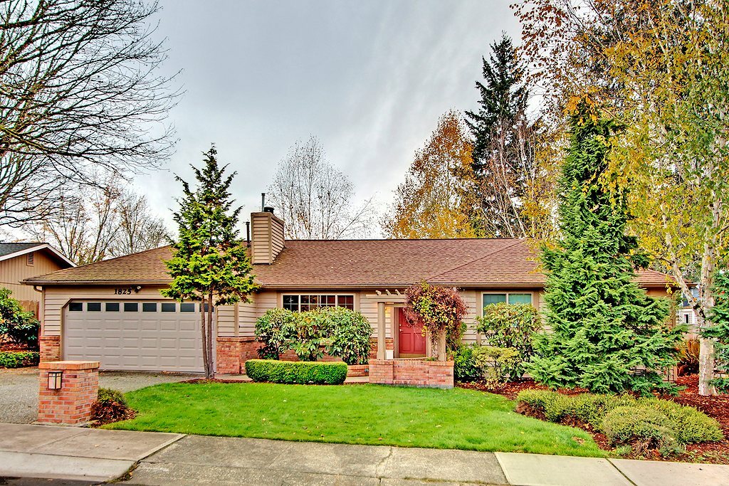 Property Photo:  1825 211th Ct NE  WA 98074 