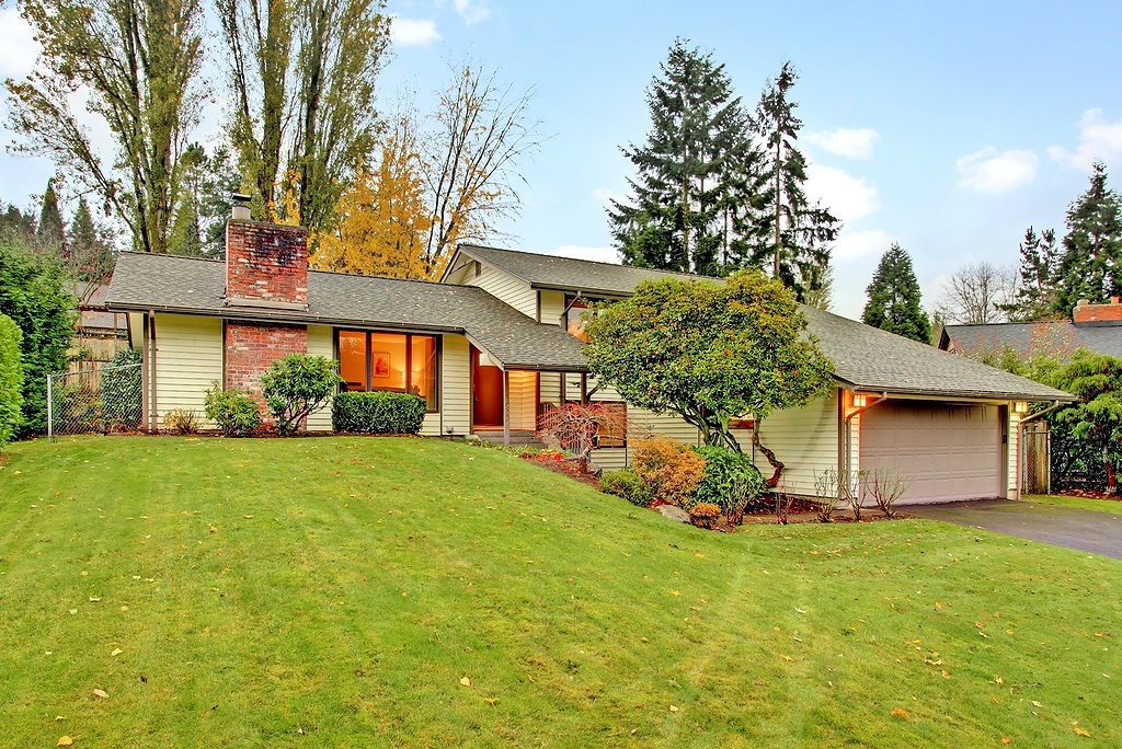 Property Photo:  16857 NE 25th St  WA 98008 