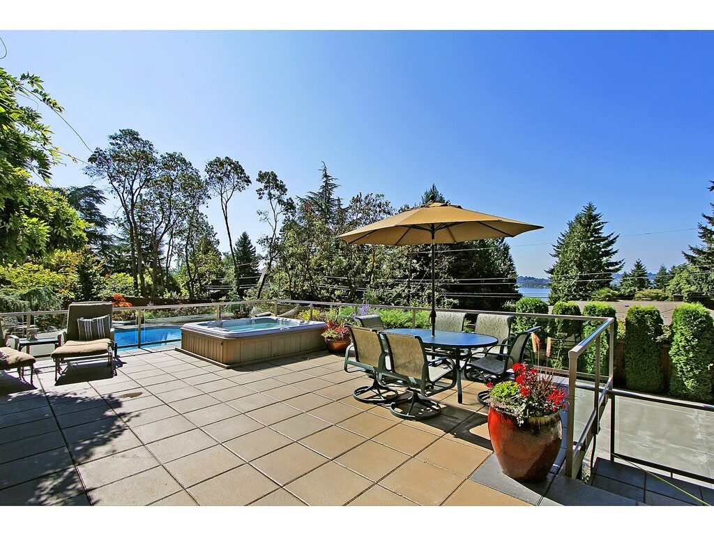 Property Photo: 103 96th Ave NE WA 98004