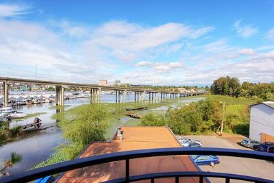 Property Photo:  2509 Everett Avenue E  WA 98102