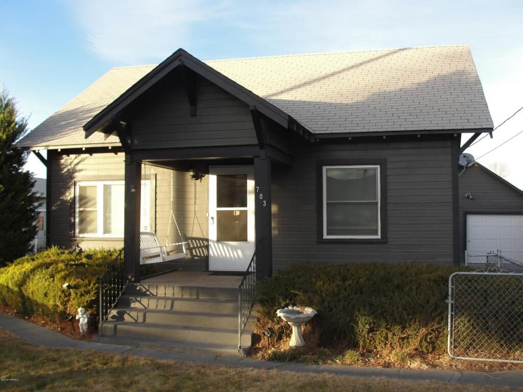 Property Photo: 703 W Washington Ave WA 98903