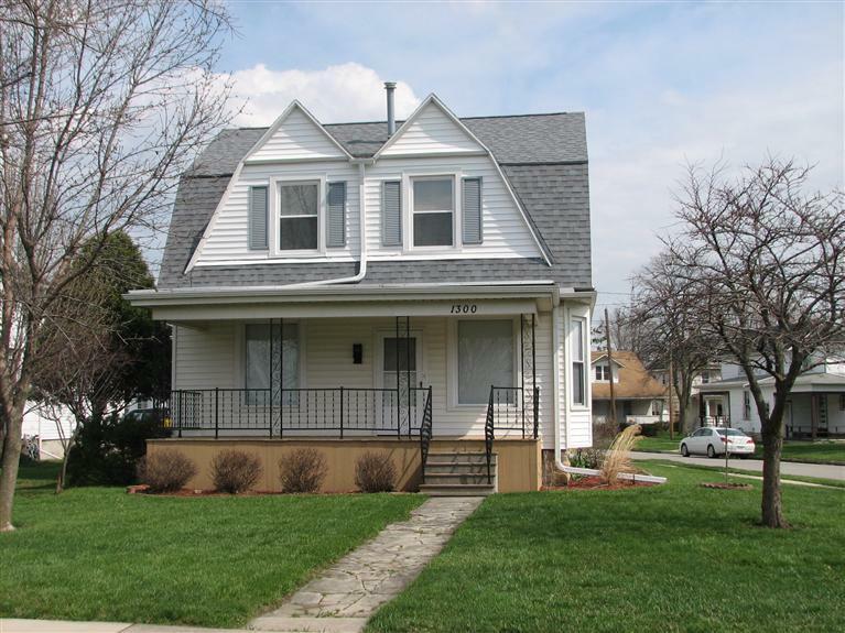 Property Photo:  1300 West State St  OH 43420 