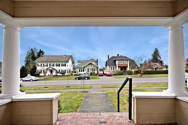 Property Photo:  1227 Rucker Ave  WA 98201 