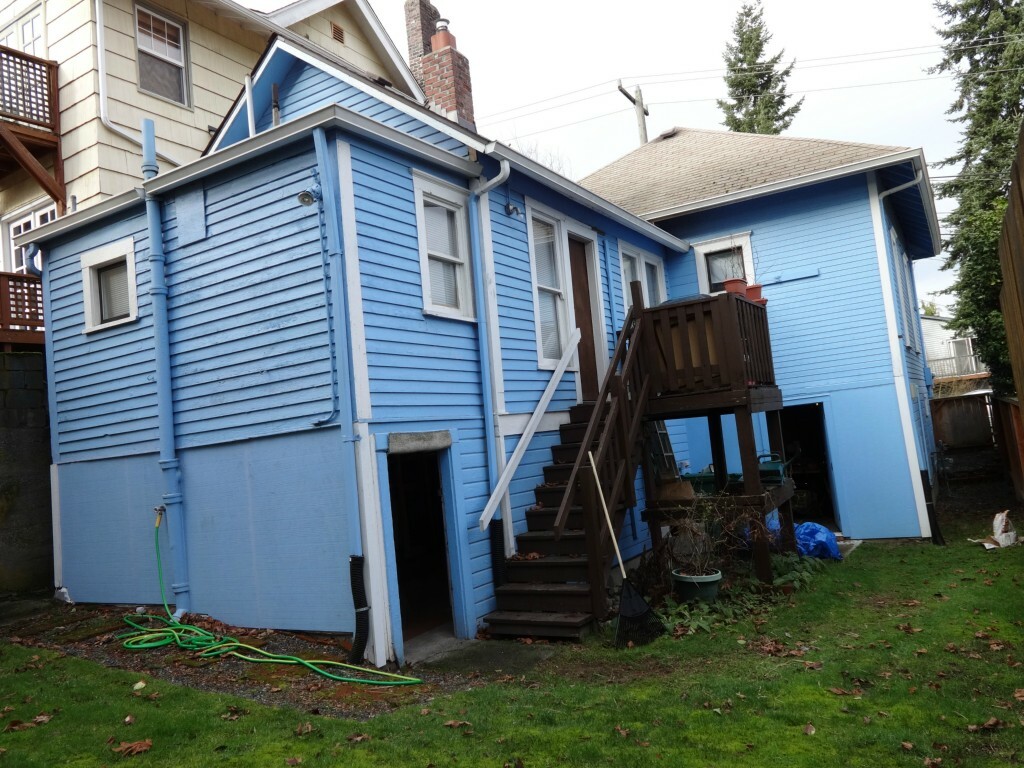 Property Photo:  507 N 72nd St  WA 98103 