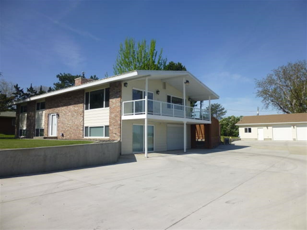 Property Photo:  815 N Ely Pl  WA 99336 