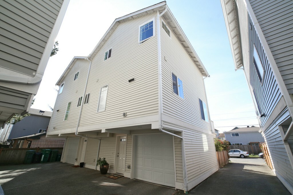 Property Photo:  8536 Midvale Avenue N B  WA 98103 