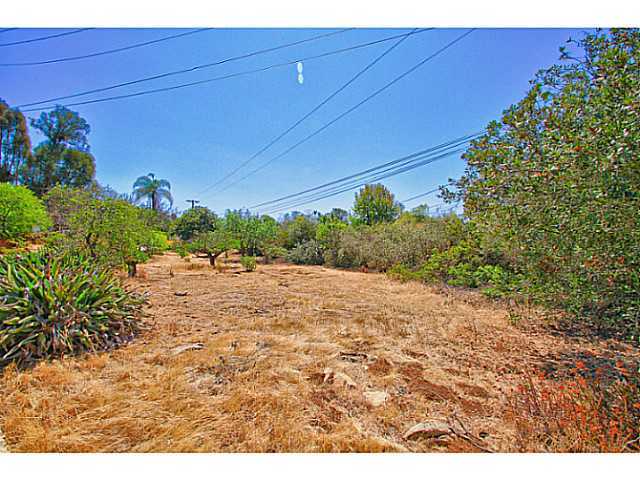 Property Photo: 1535 (Right Sid Vale Terrace Drive 207 CA 92084