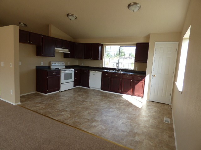 Property Photo: 15716 42nd Av Ct E WA 98446