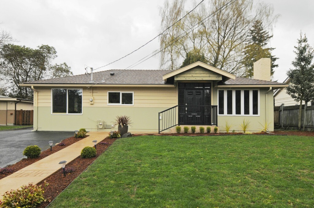 Property Photo:  17228 11th Ave NE  WA 98155 