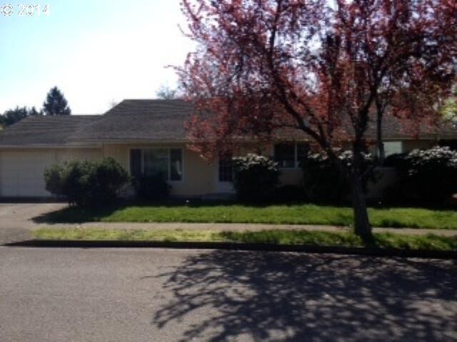 Property Photo: 2844 Metolius Dr OR 97408