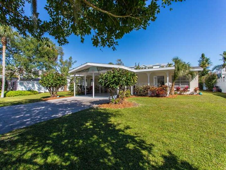 Property Photo: 6525 Sabal Drive FL 34242