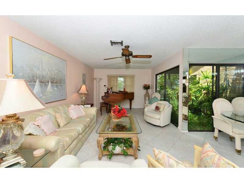 Property Photo: 3830 Glen Oaks Manor Drive FL 34232