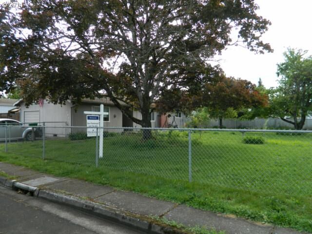 Property Photo: 186 38th St OR 97478