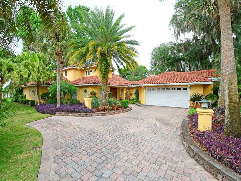 Property Photo:  305 Waterwood Drive  FL 34797 