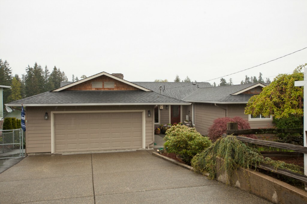 Property Photo: 2509 185th Ave E WA 98391
