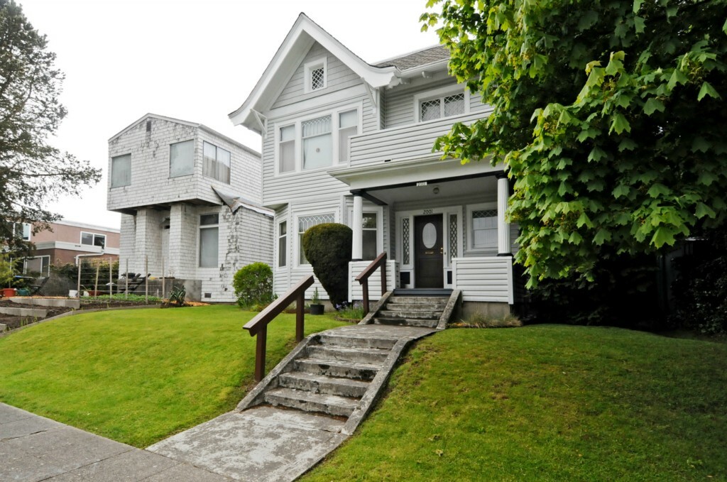 Property Photo:  2001 Ferry Ave SW  WA 98116 