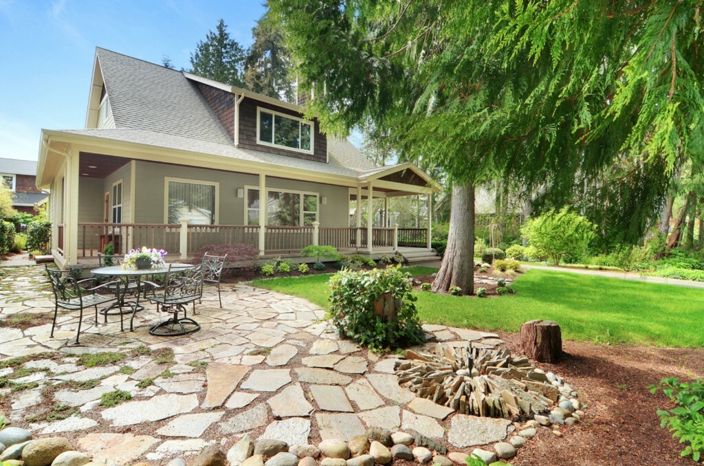 Property Photo: 727 Tiffany Meadows Dr NE WA 98110