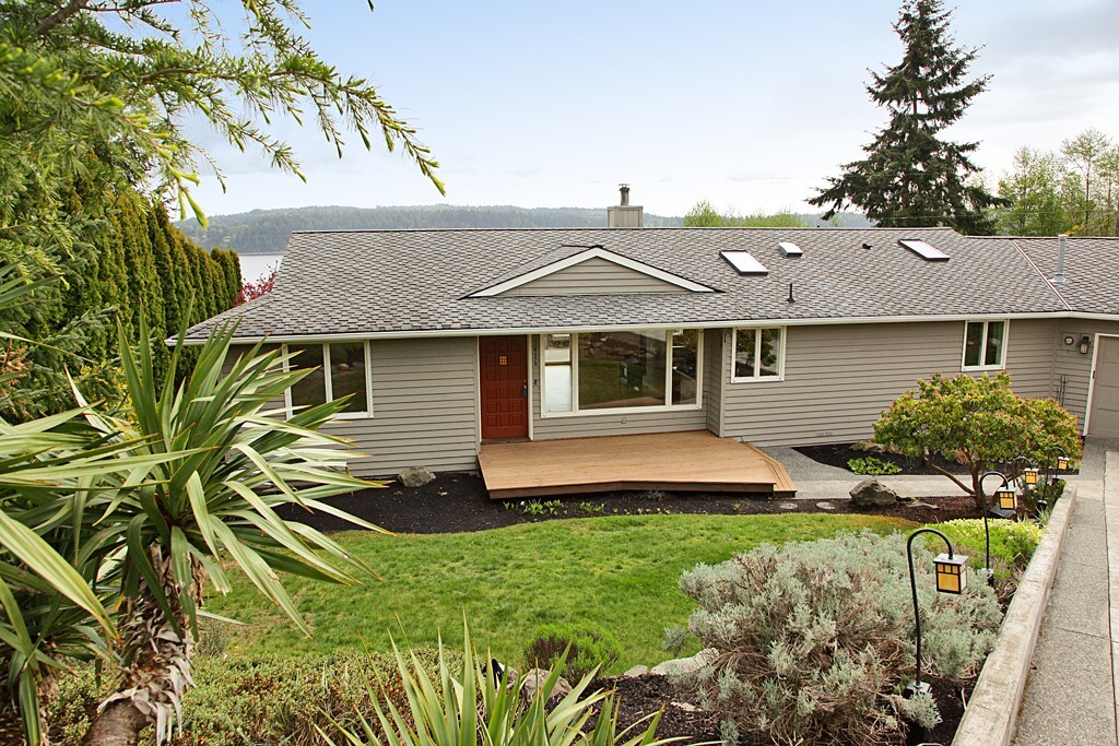 Property Photo:  1416 Coachman Ct  WA 98249 