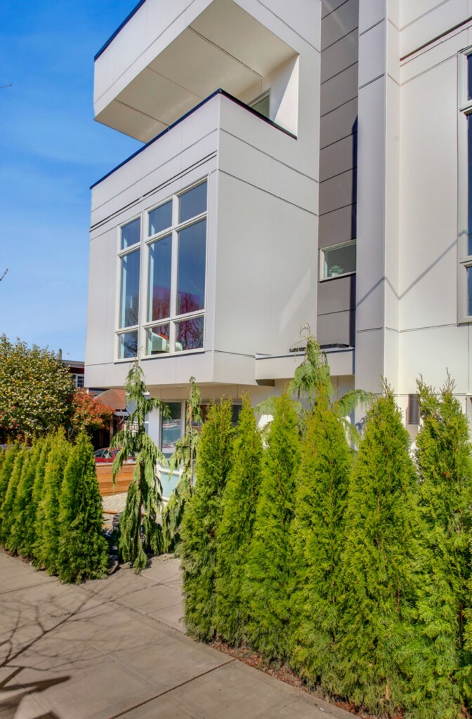 Property Photo:  2710 E Yesler Wy B  WA 98122 