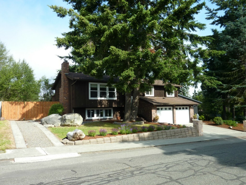 Property Photo:  929 SW Inglewood Lane  WA 98277 