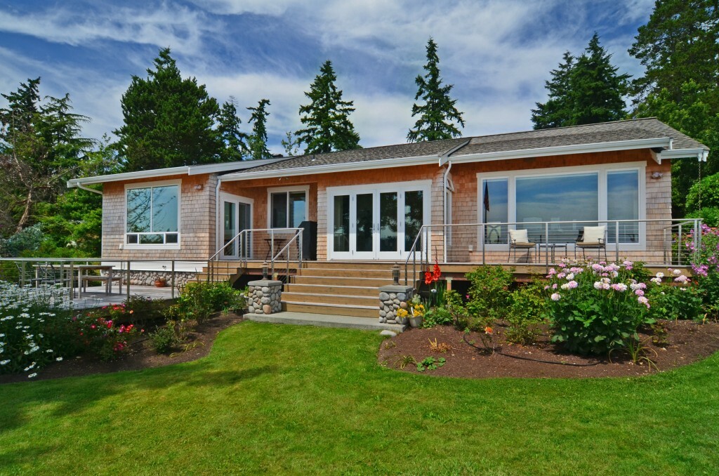 Property Photo:  10475 Manitou Beach Dr NE  WA 98110 