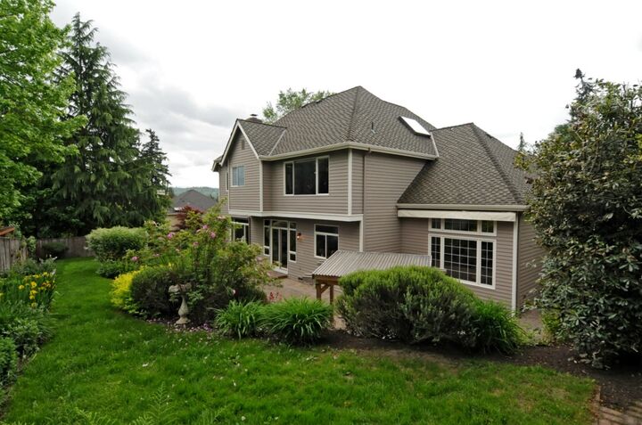 Property Photo: 18330 NE 99th Wy WA 98052