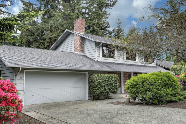 Property Photo:  7500 85th Ave SE  WA 98040 