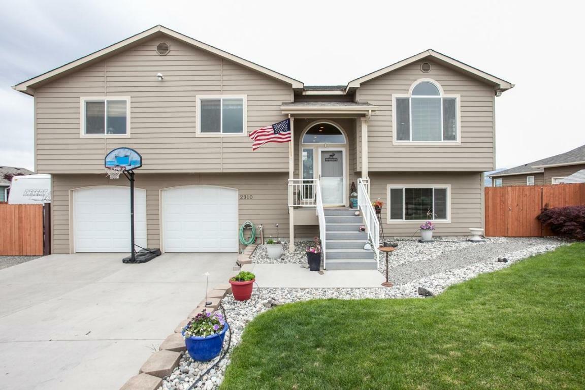 Property Photo:  2310 Canyon Hills Dr  WA 98802 