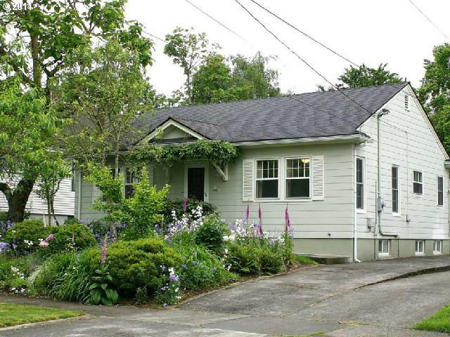 Property Photo:  2805 NE 65th Ave  OR 97213 