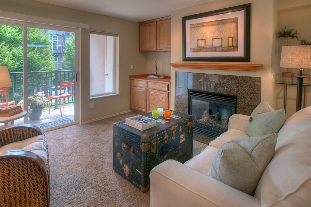 Property Photo:  1819 E Denny Wy 104  WA 98122 