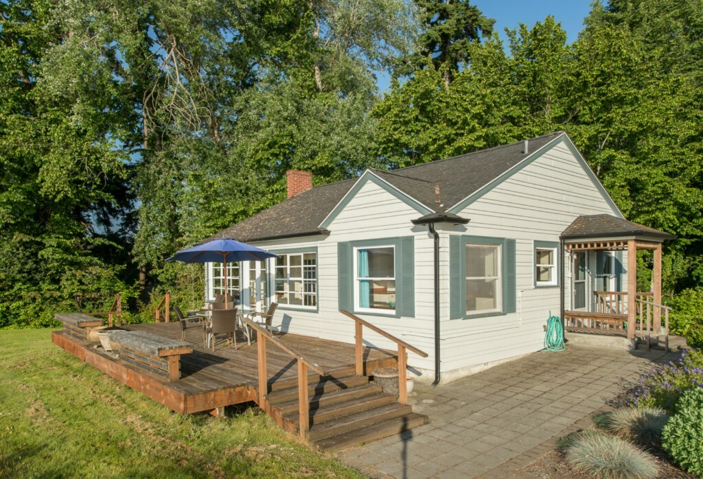 Property Photo:  8907 SW Quartermaster Drive  WA 98070 