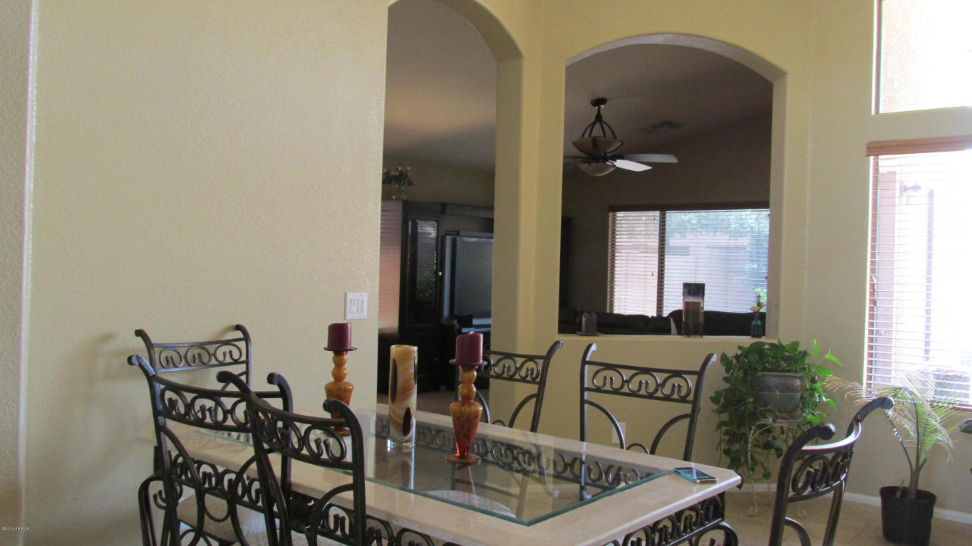 Property Photo: 4635 W Desert Lane AZ 85339