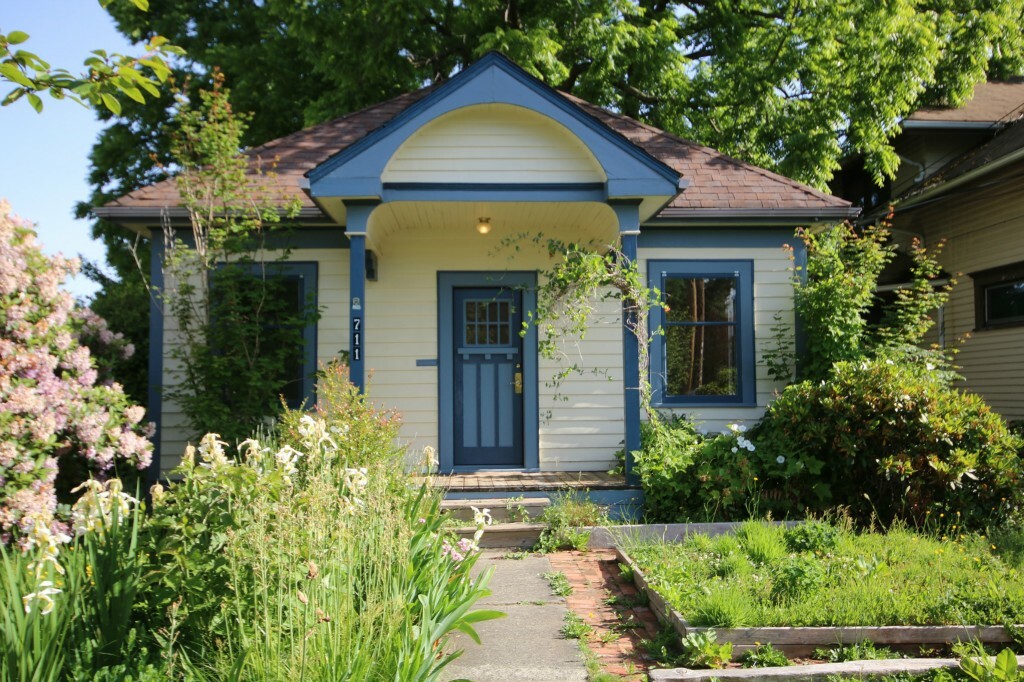 Property Photo: 711 Gladstone St WA 98225